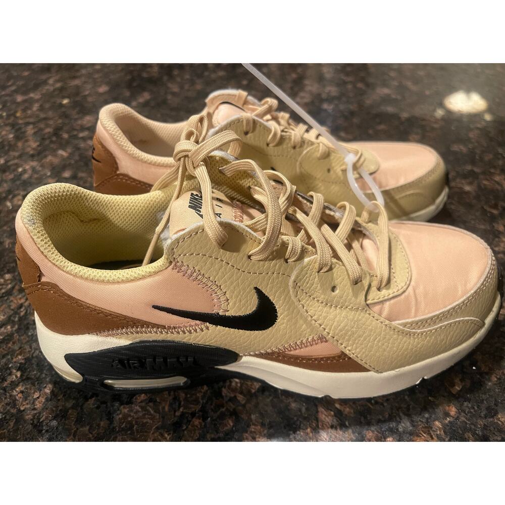 Nike Air Max Excee. Nwob size 6